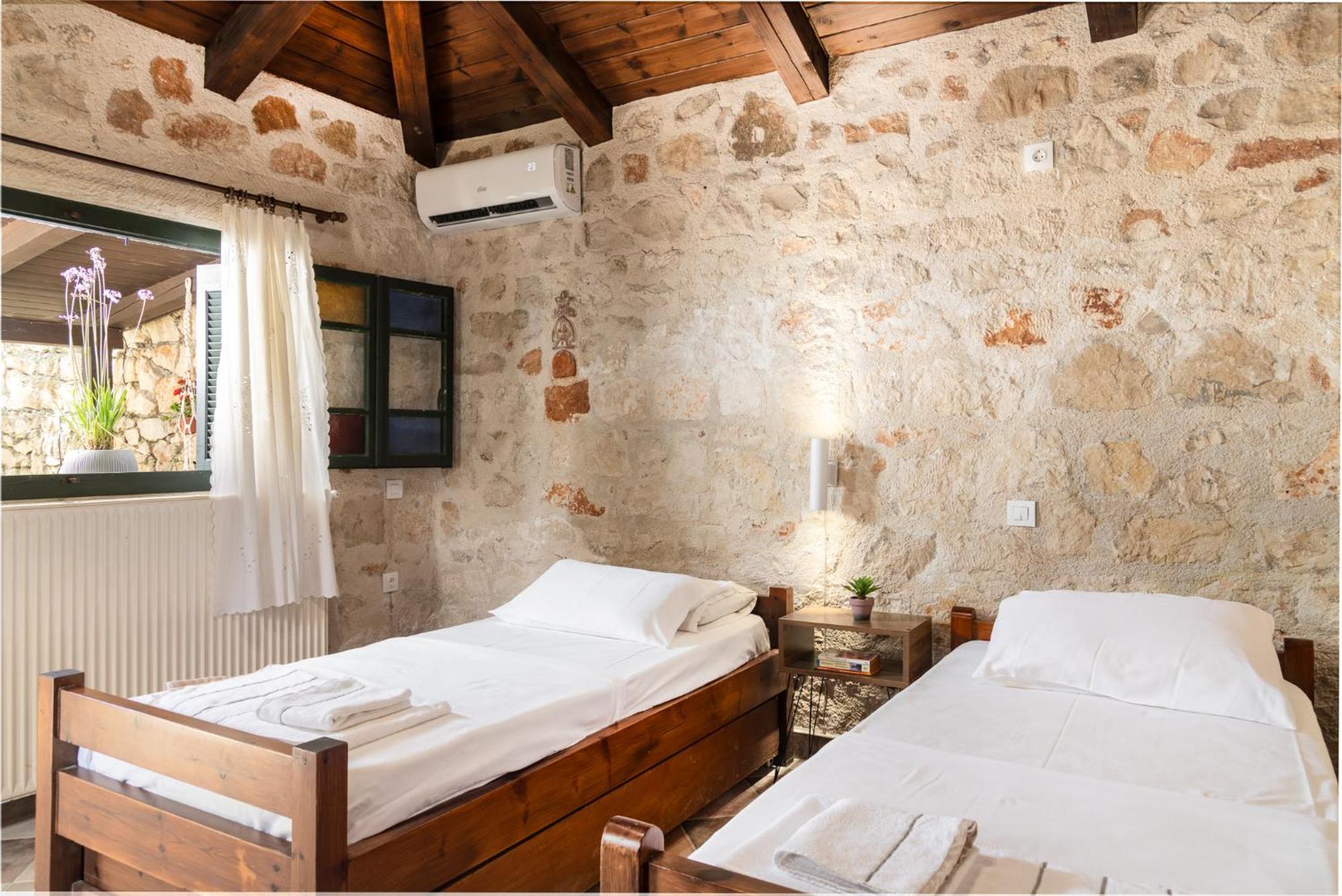 Orama Stone Apartments - Authentic Hospitality In A Historical Location, By Zantewize Room photo