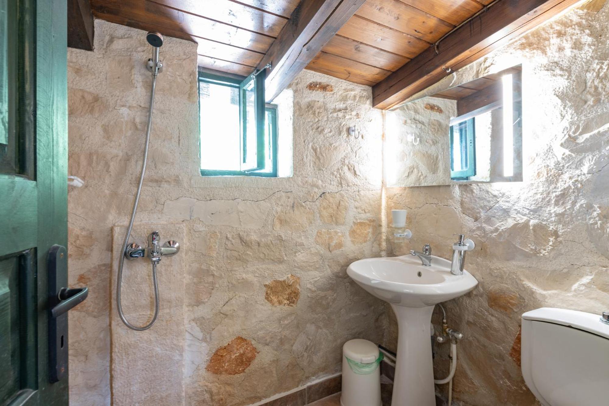 Orama Stone Apartments - Authentic Hospitality In A Historical Location, By Zantewize Room photo